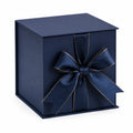 Scatola regalo 20 x 20 x 20 cm in cartoncino blu navy con nastro decorativo - cubica