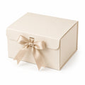 Scatola regalo 25 x 20 x 12 cm in cartoncino avorio con nastro satinato - chiusura a patta